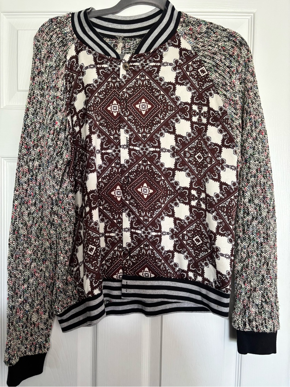 BKE Multicolor Patterned Knit Bomber sweater/cardigan